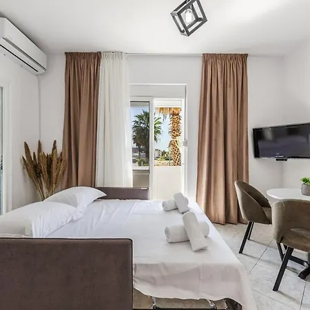 1br With Mountain Views By Pikhost Apartment Golem (Tirana)