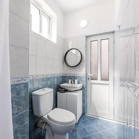 1br With Mountain Views By Pikhost Golem (Tirana)