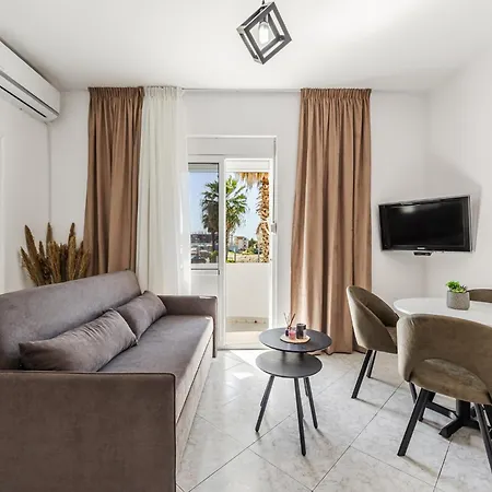 1br With Mountain Views By Pikhost גולם