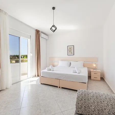 1br With Mountain Views By Pikhost Lägenhet