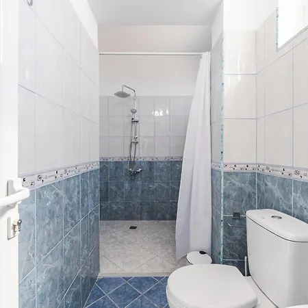 Lägenhet 1br With Mountain Views By Pikhost Golem (Tirana)