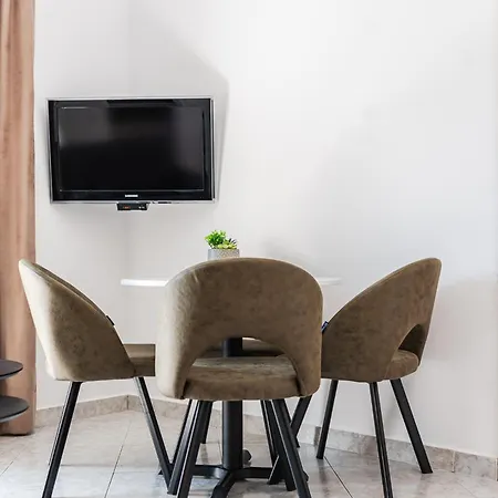 Apartment 1br With Mountain Views By Pikhost Golem (Tirana)