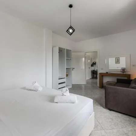 Apartment 1br With Mountain Views By Pikhost Golem (Tirana)