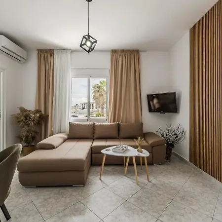 1br With Mountain Views By Pikhost דירה גולם