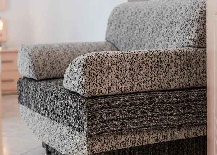 Lägenhet 1br With Mountain Views By Pikhost Golem (Tirana)